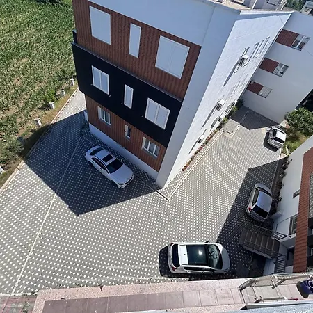 Me Qera * Durrës